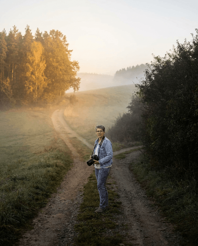 AI komunita vs AI kurz: která cesta ti dá víc