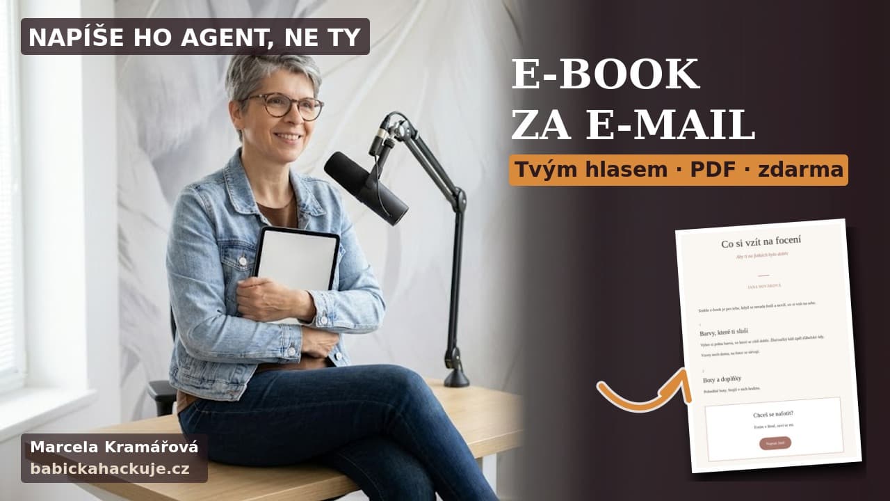 Marcela Kramářová v modré džínové bundě sedí na kraji stolu ve svém studiu s tabletem, nápis E-book za e-mail, Tvým hlasem · PDF · zdarma a ukázka první stránky e-booku Co si vzít na focení.