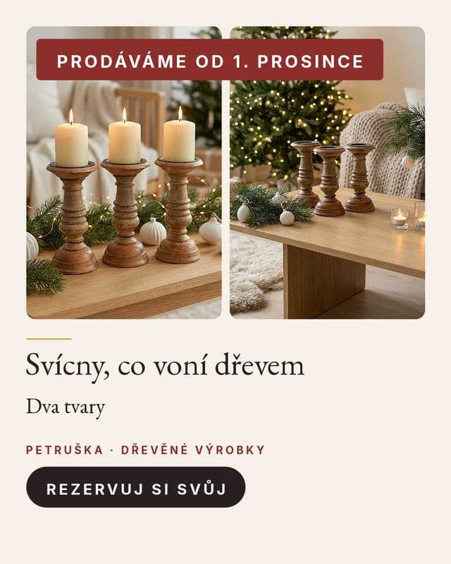 Dvě fotky vedle sebe — dřevěné svícny se zapálenými svíčkami a svícny u rozsvíceného stromku, červená cedulka Prodáváme od 1. prosince, dole nadpis Svícny, co voní dřevem a tmavé tlačítko Rezervuj si svůj.