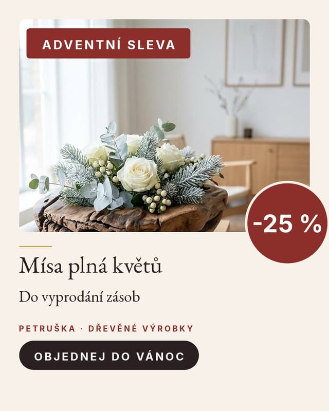 Dřevěná mísa s bílými růžemi a eukalyptem, červená cedulka Adventní sleva, přes pravý dolní roh fotky vínové kolečko s nápisem minus 25 procent, dole nadpis Mísa plná květů a tmavé tlačítko Objednej do Vánoc.